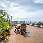 Daire Tropical Terrace By Hello Homes